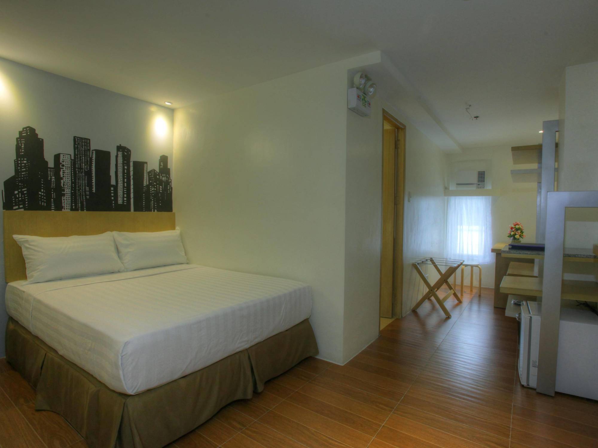 Fersal Hotel Makati Avenue Makati City Esterno foto