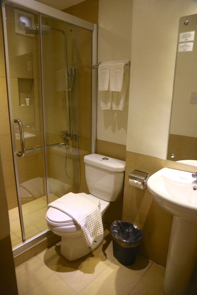 Fersal Hotel Makati Avenue Makati City Esterno foto
